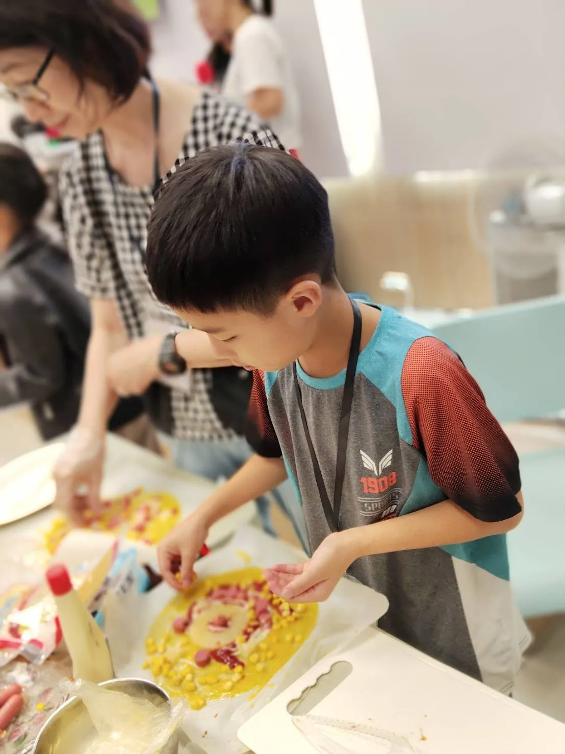 31邊擺材料邊設計